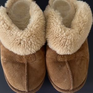 Ugg slipper size 8